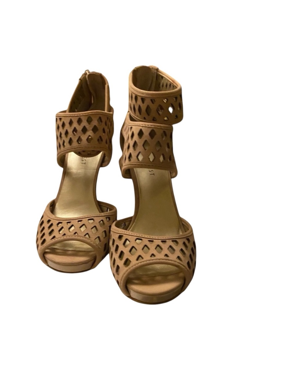 9 west 4” heels nude perorated design